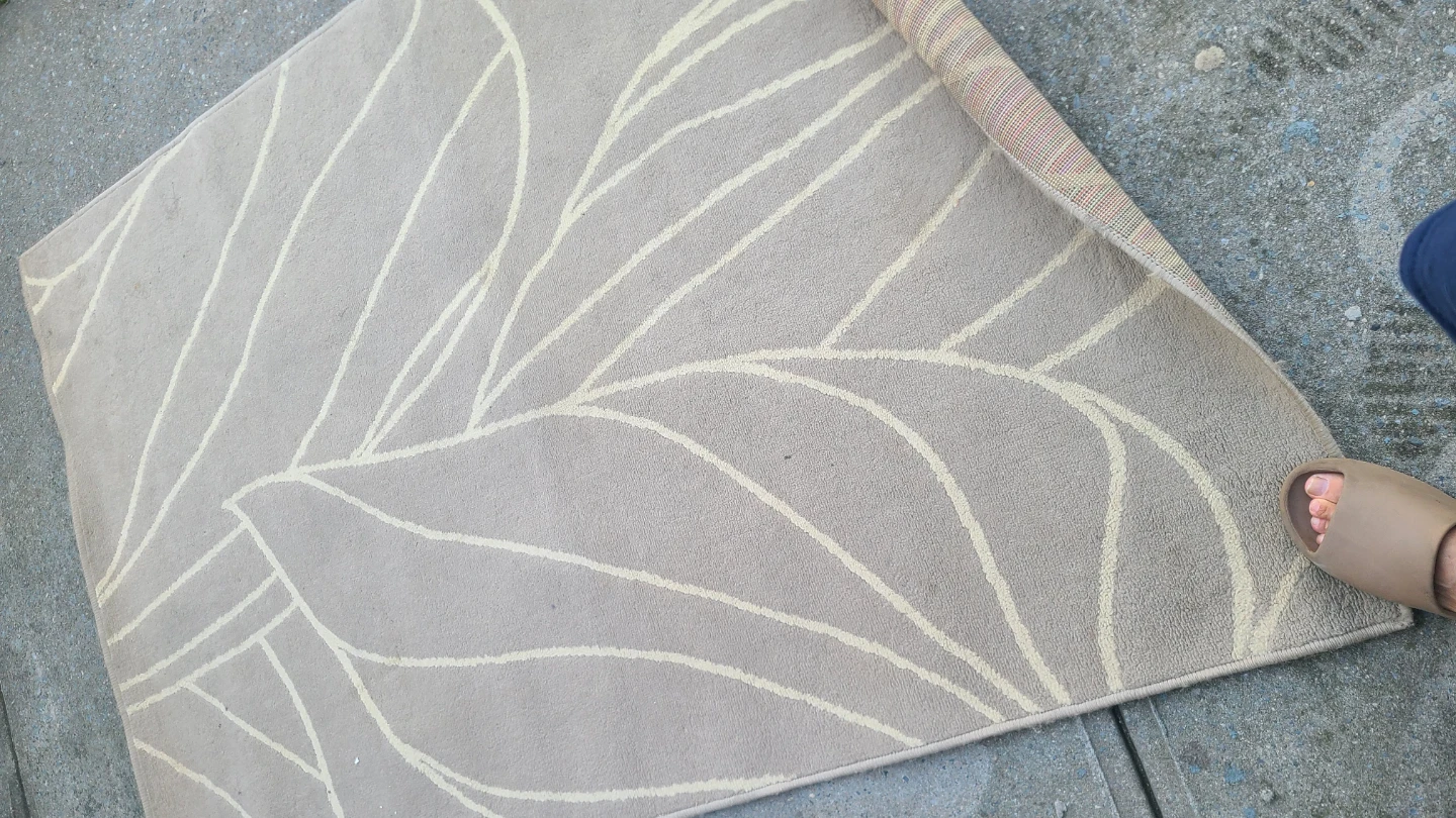 Area Rug with Leaf Design - photo 3