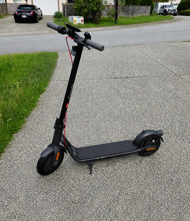 Electric Scooter - NAVEE V25