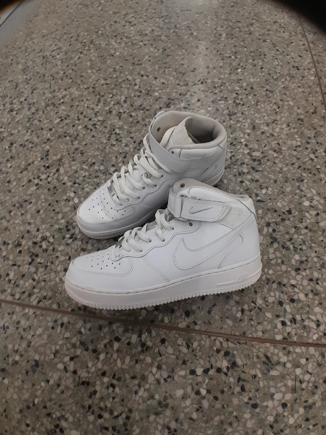 White Nike Air Force 1 Mid Top Sneakers Men's Size 9 - photo 4