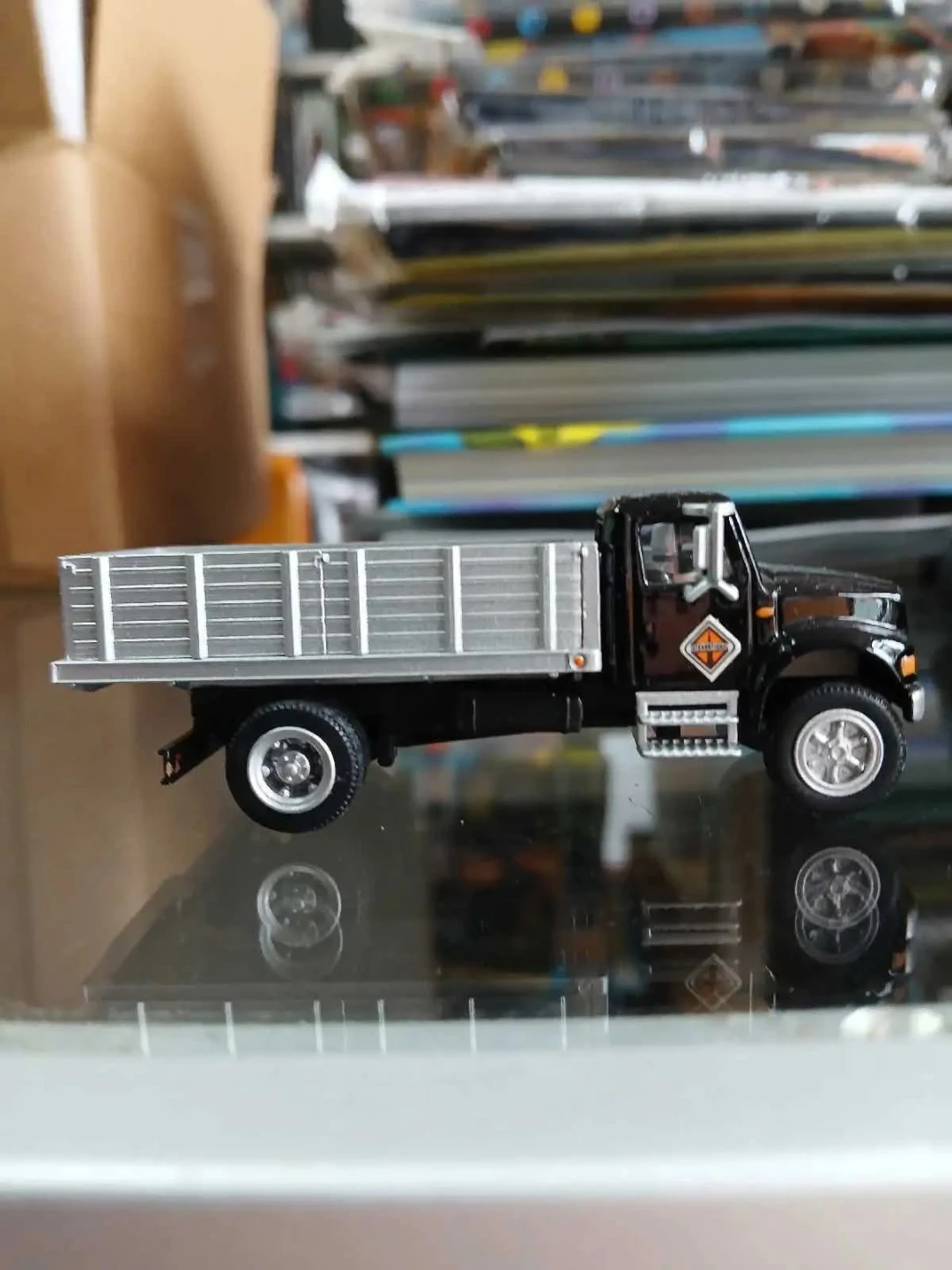 Diecast Black Flatbed Truck - photo 2