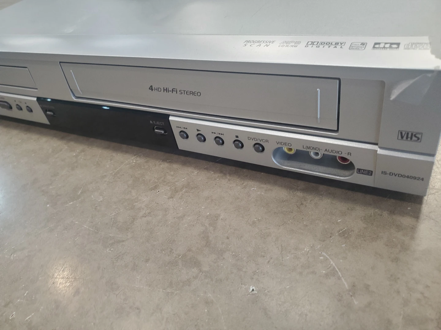 Insignia IS-DVD040924 DVD VCR Combo Player - photo 3