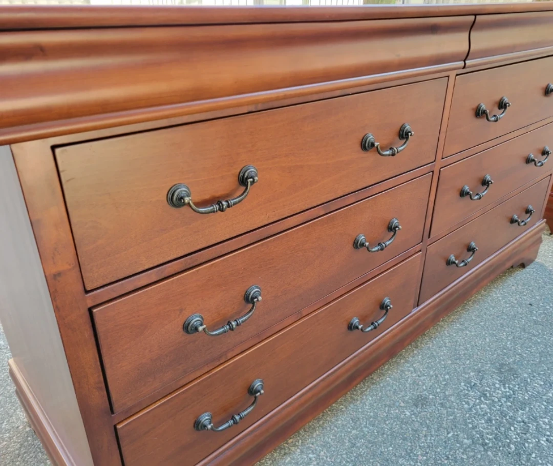 Beautiful Traditional Solid Wood Cherry Sideboard / Dresser. - photo 4