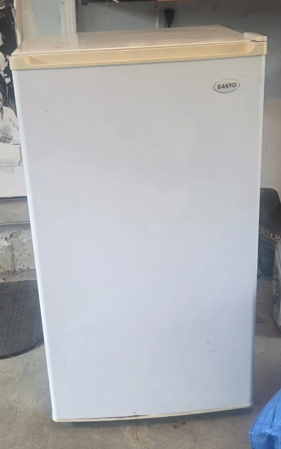Sanyo SR-3620W Refrigerator – Fully Working & Clean! - photo 2