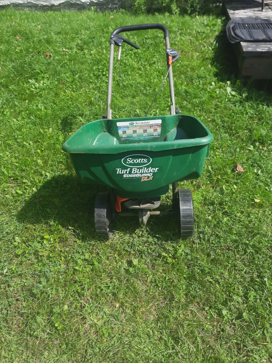 Scotts Turf Builder Edgeguard Lawn Spreader - photo 2