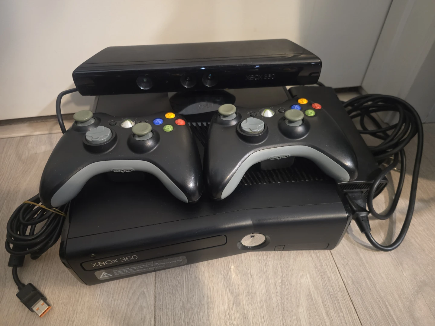 Xbox 360 Slim + Kinect Bundle - photo 3