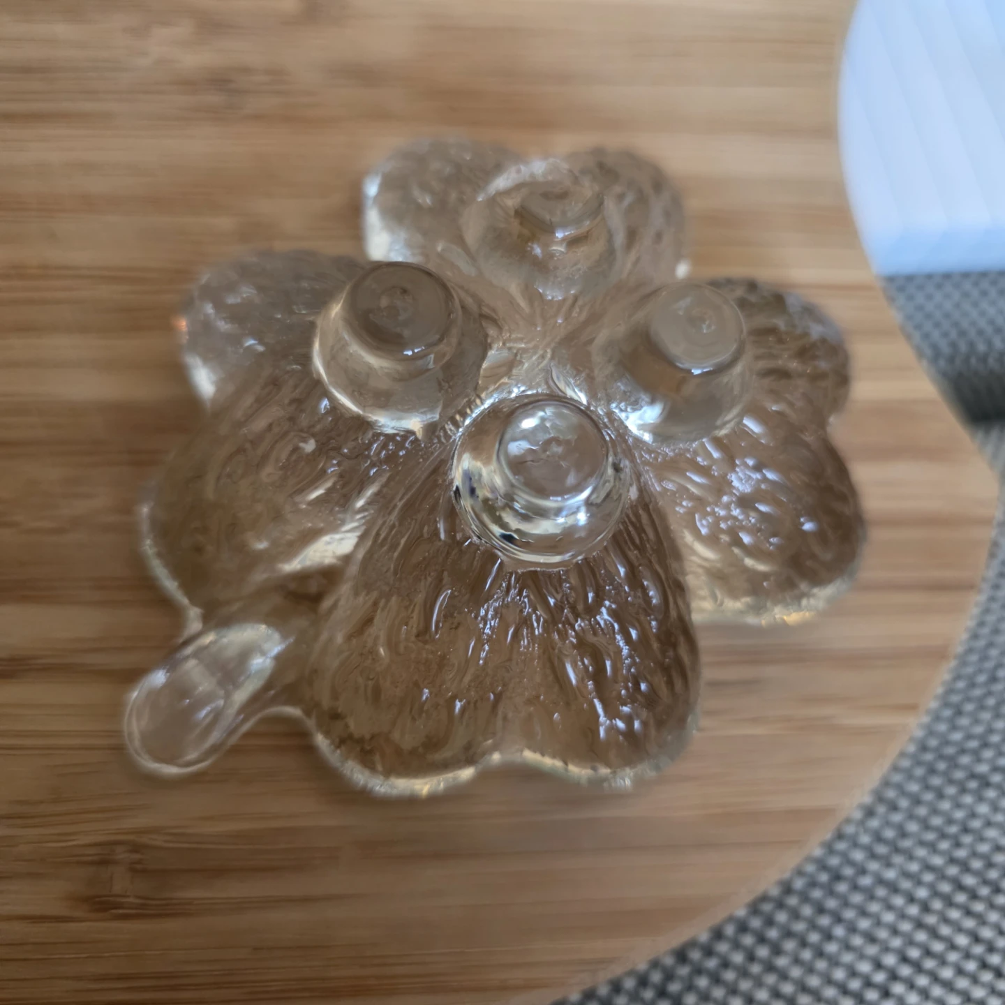 Clear Glass Leaf Shaped Paperweight/Figurine - photo 3