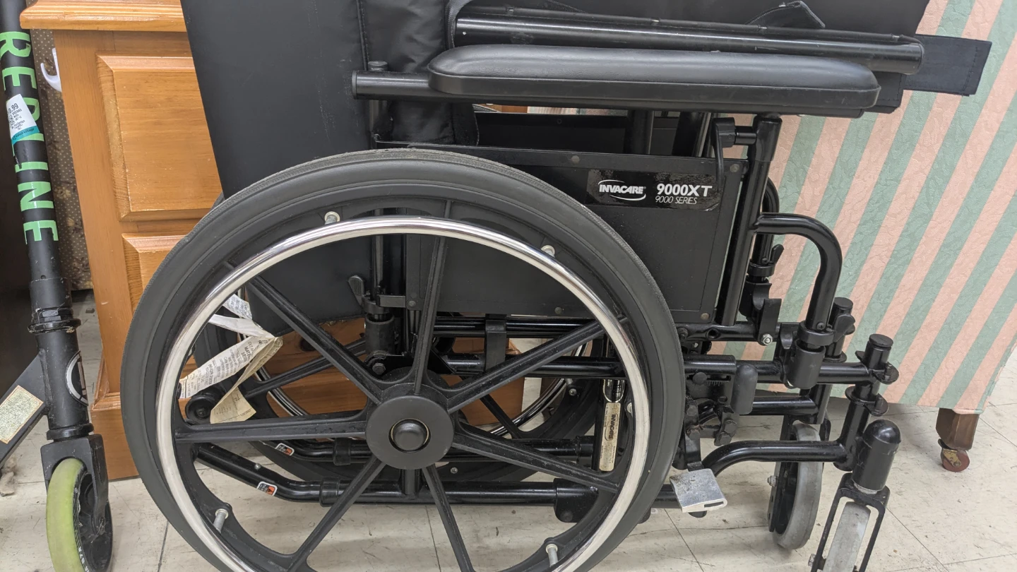 Folding Wheel Chair for seniors - photo 5