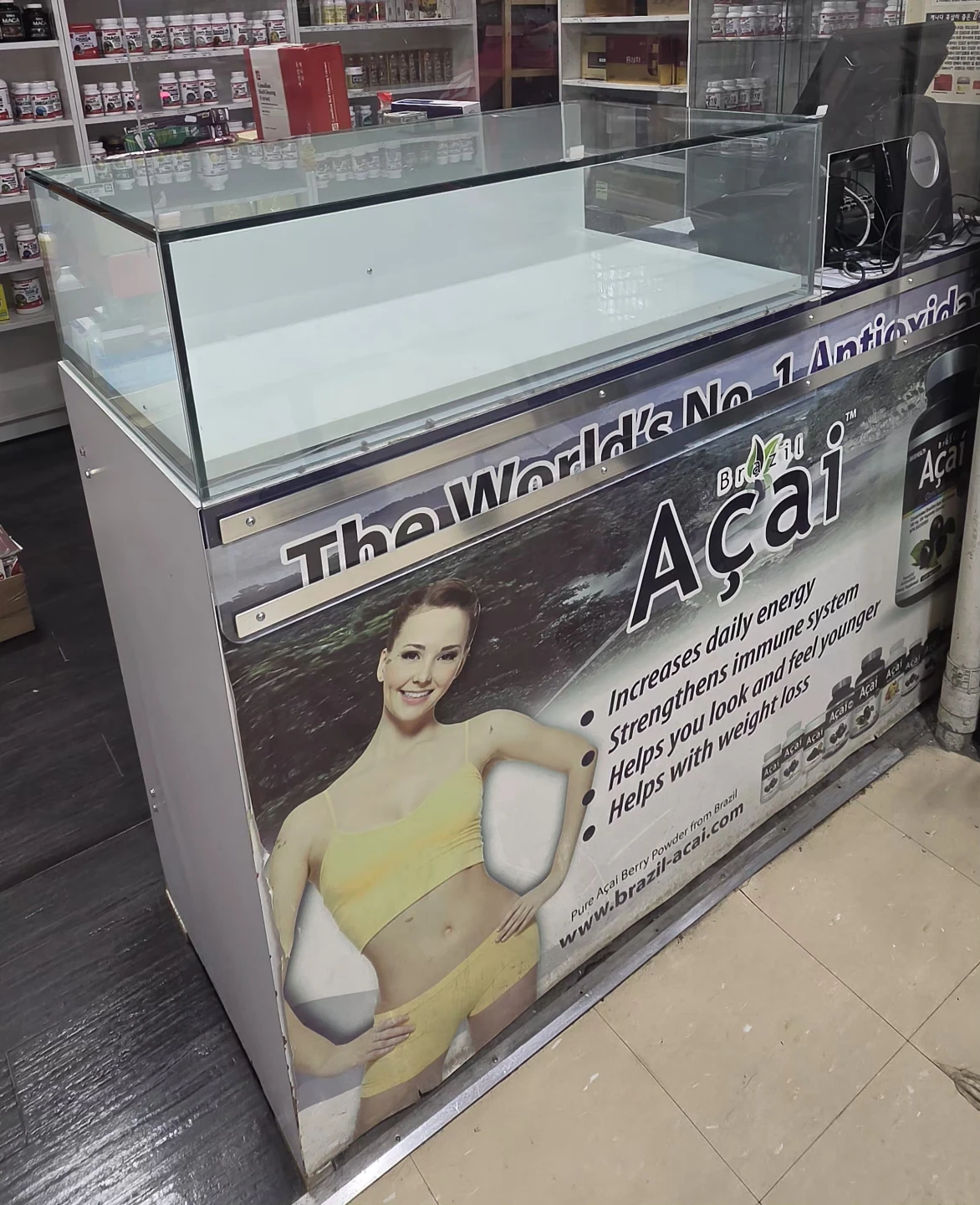 White Glass Display Retail Counter - photo 5