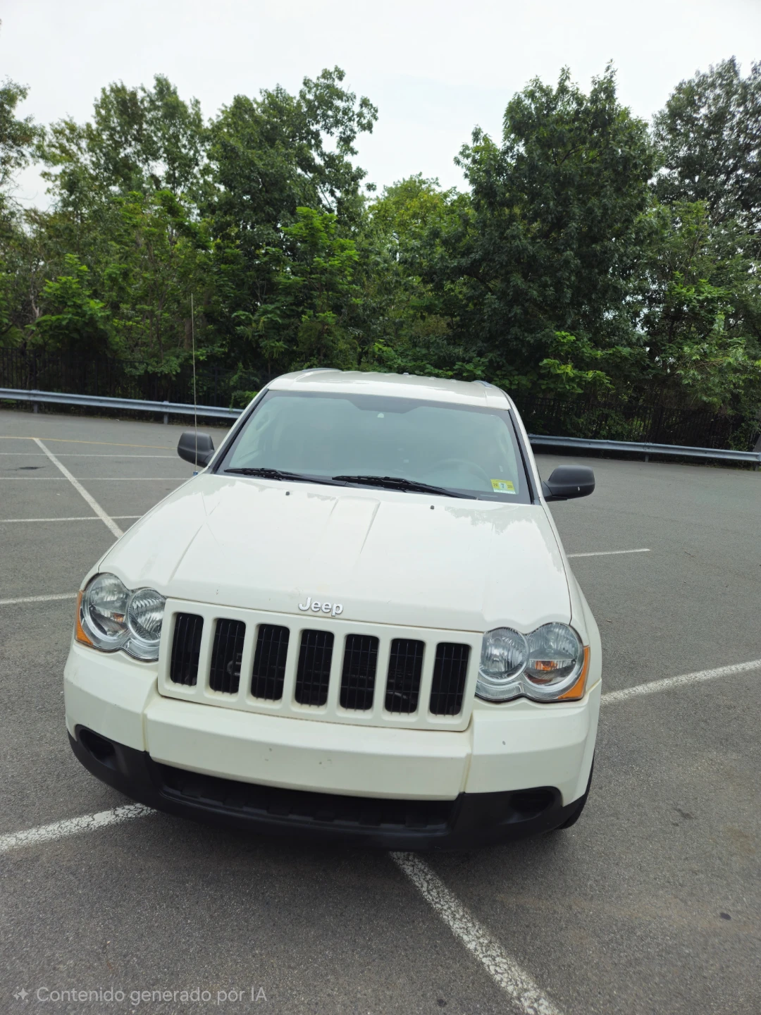 White Jeep Grand Cherokee 2008