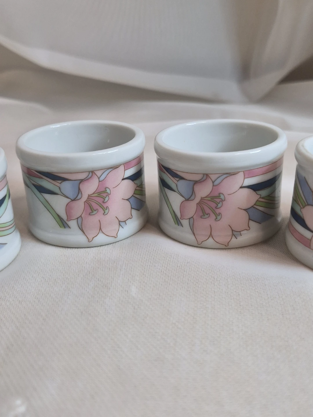 Beautiful Vintage set of 4 Arcopal - photo 3
