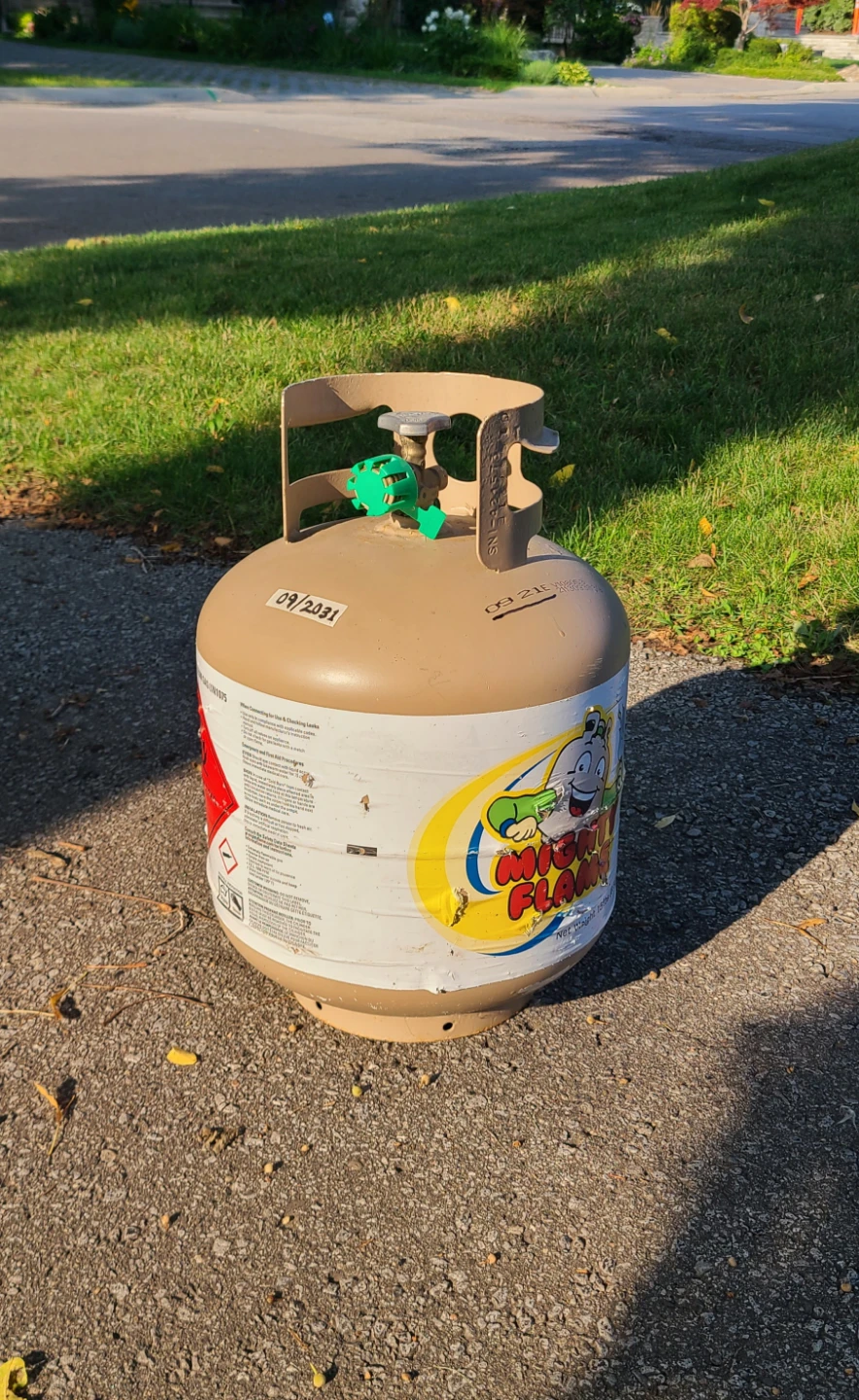 New Full Propane 20lb Tank - Good Until 09/2031