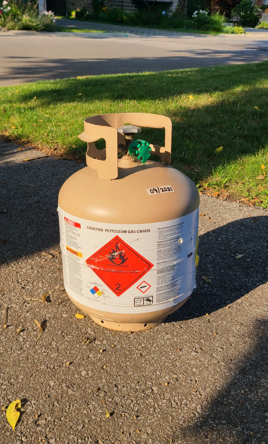 New Full Propane 20lb Tank - Good Until 09/2031 - photo 2