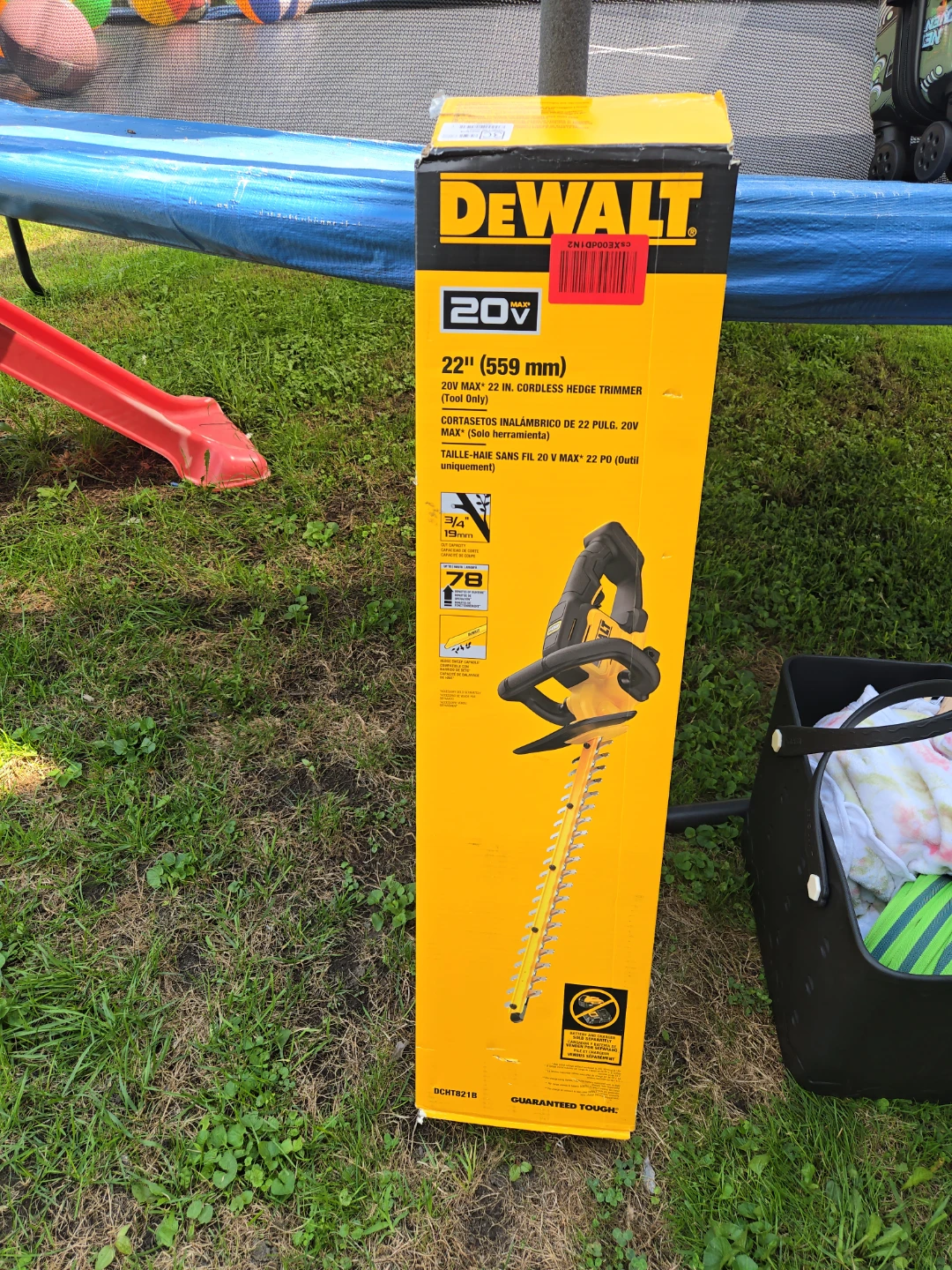DEWALT 20V MAX* 22 In. Cordless Hedge Trimmer (Tool Only)