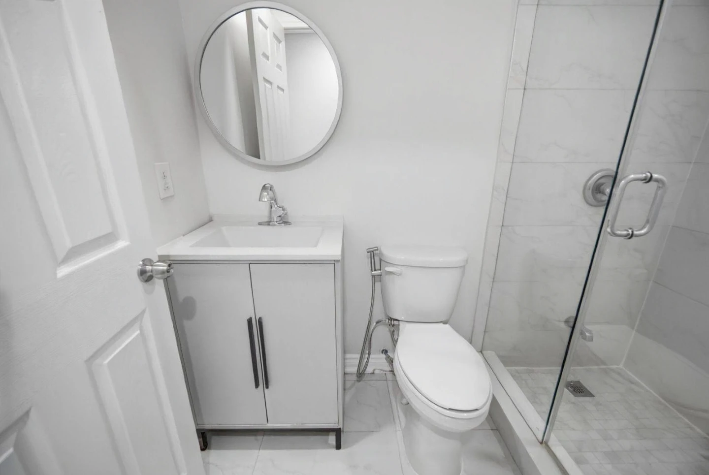 Basement Suite | Private Entrance and Laundry - photo 5