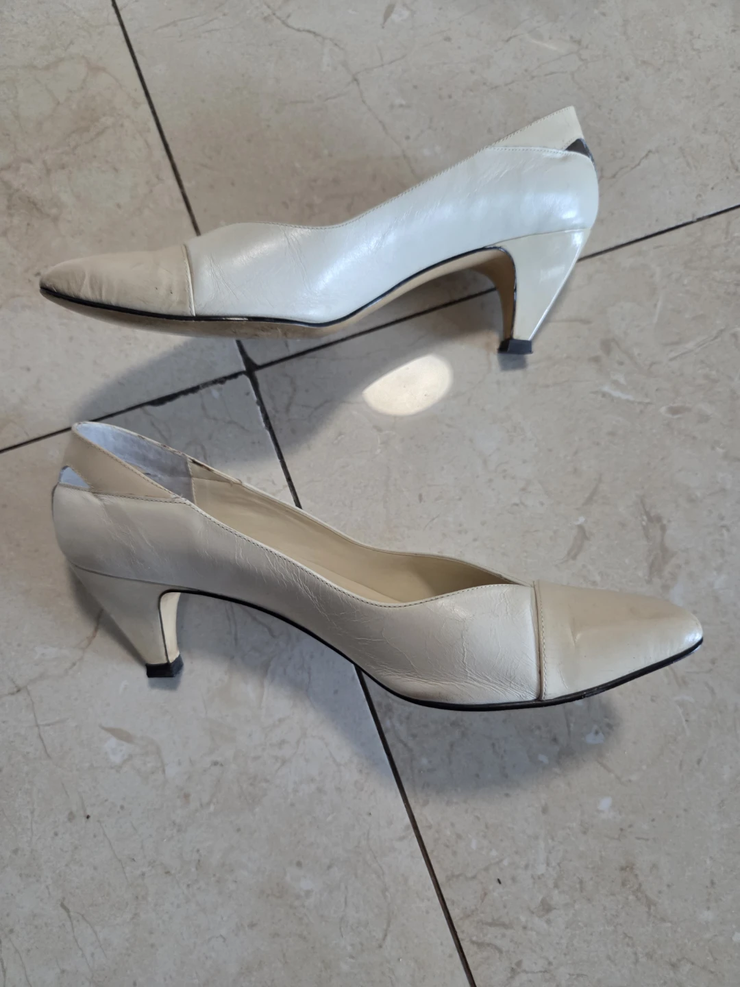 Two toned white heels - photo 3