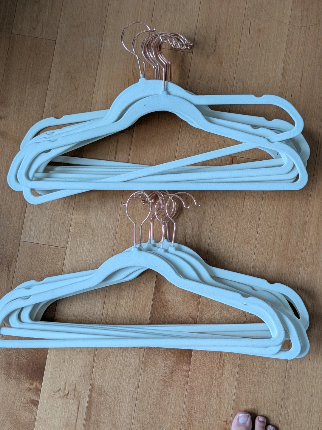 Set of 25 Velvet Hangers with Rose Gold Hooks