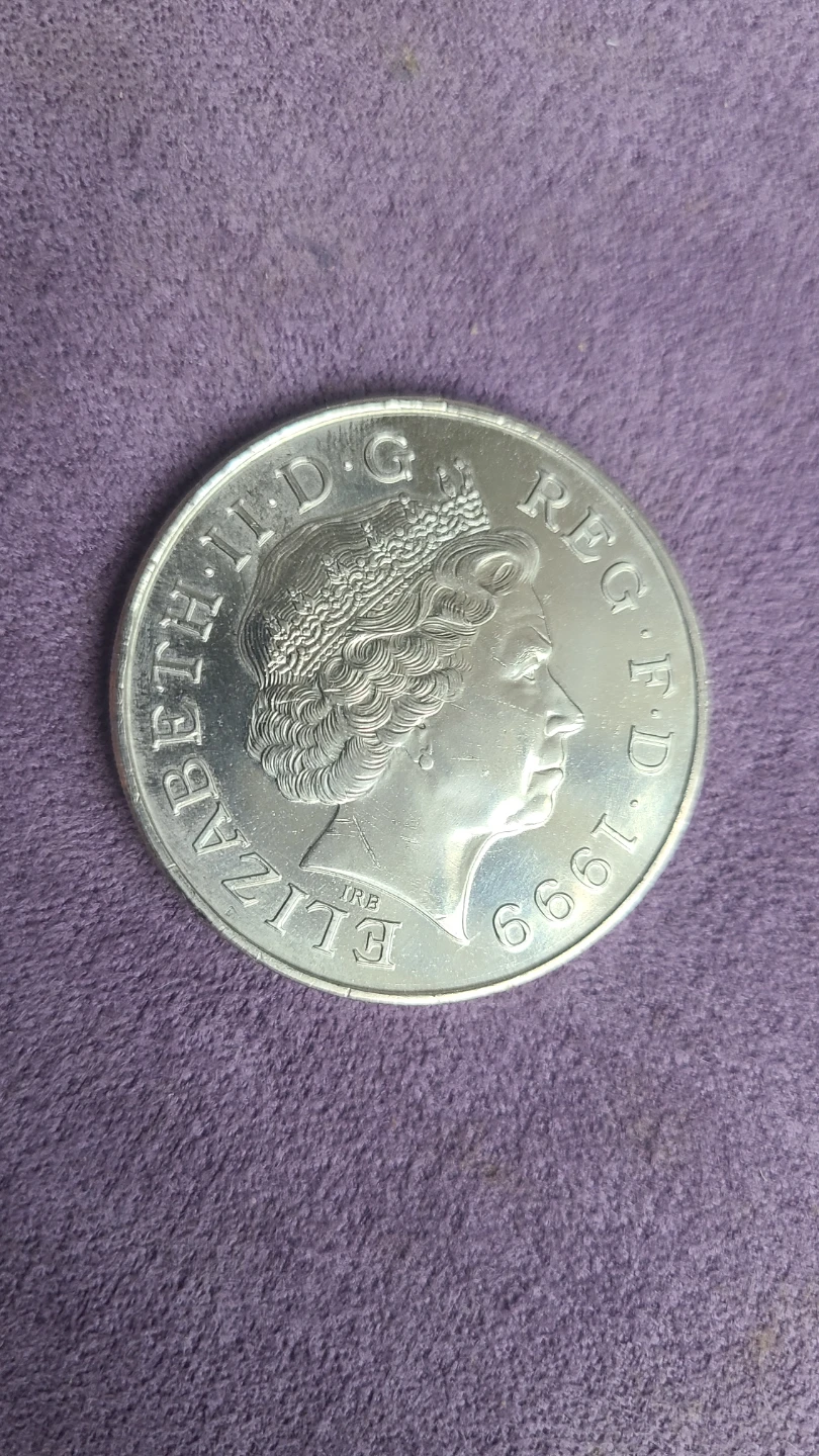 Memory of Diana Princess of Wales Five Pounds Coin - photo 2