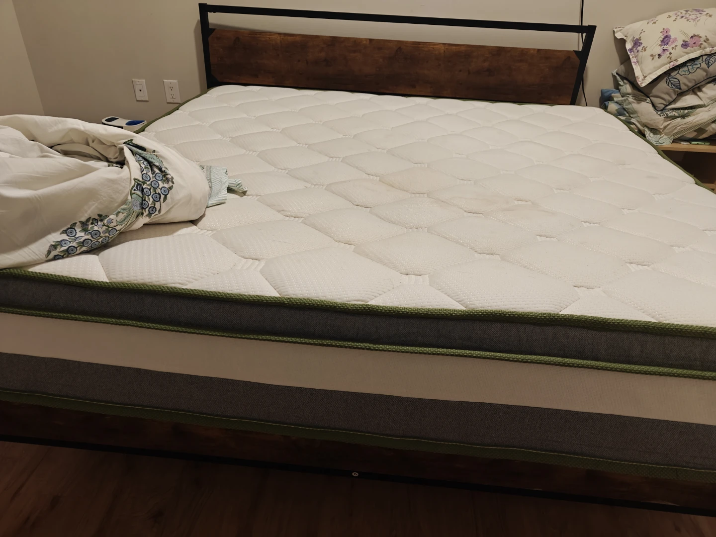 King size Bed with Mattress - photo 2