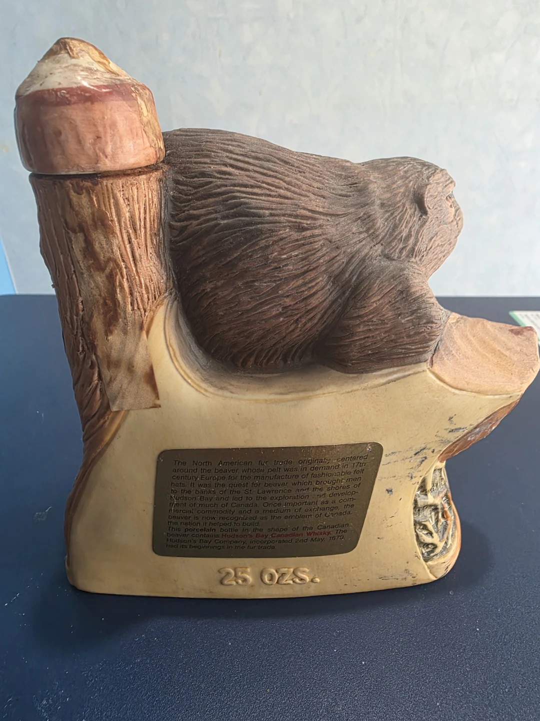 Hudson's Bay Canadian Rye Whisky Beaver Decanter 25 oz - photo 2