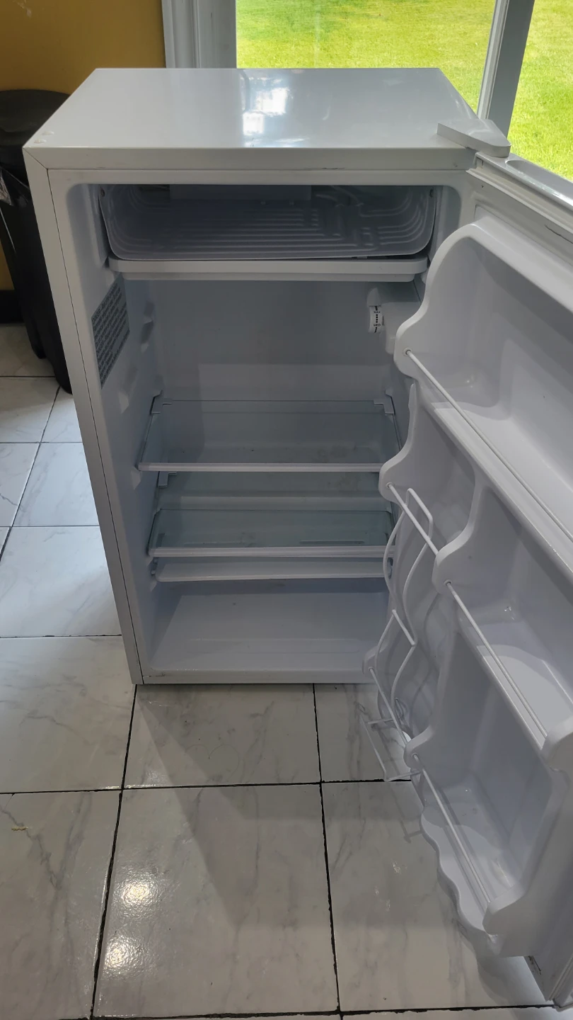 Master Chef Mini Fridge - photo 2