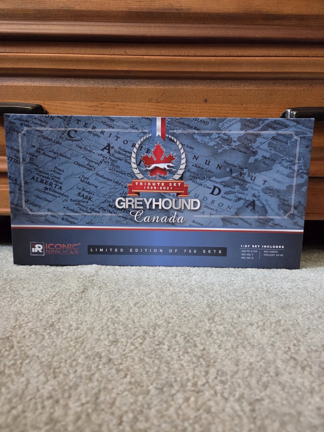 Iconic Replicas Greyhound Canada Tribute Set - 1:87 Scale