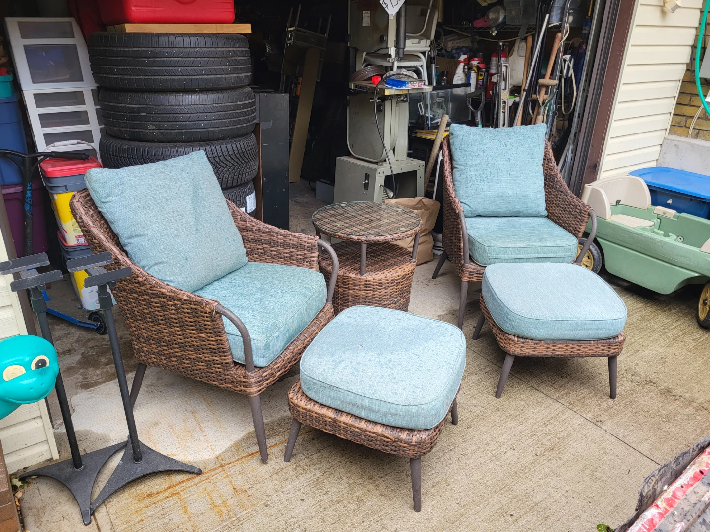 5 piece Wicker patio chair set with ottoman and side table