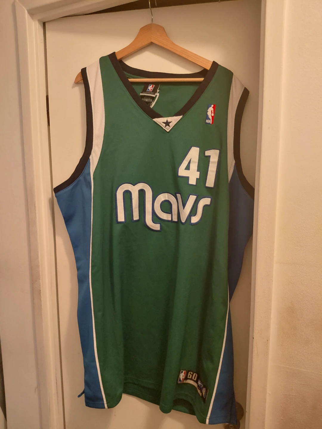 NBA Jerseys - Multiple Teams & Sizes - photo 3