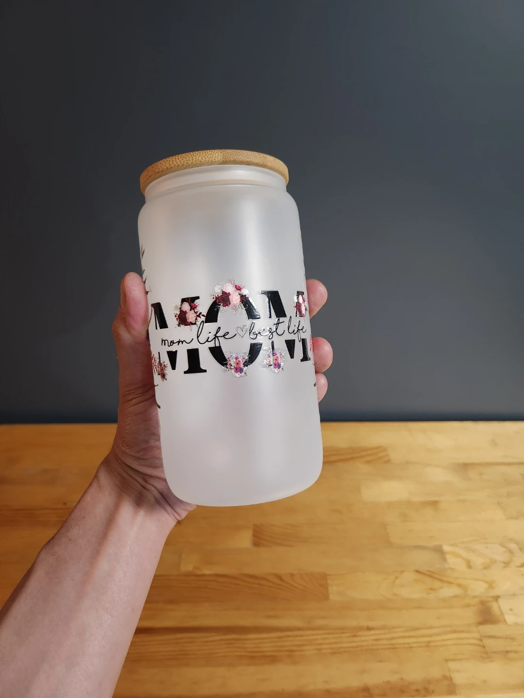 Frosted Glass Mom Life Floral Tumbler with Bamboo Lid 520ml - photo 4