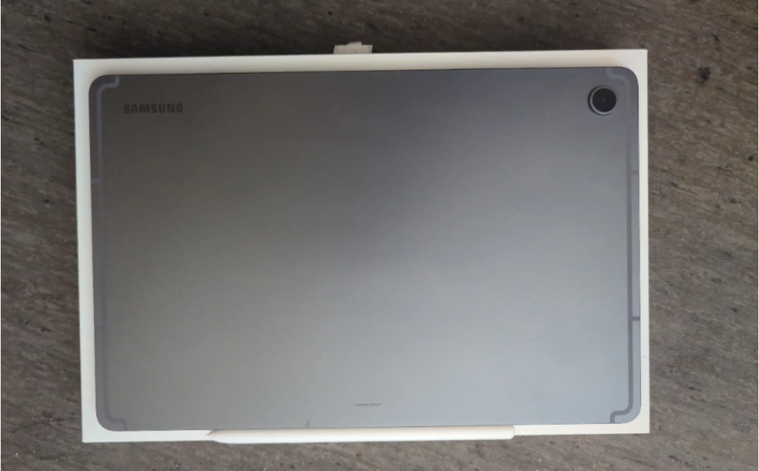 Open boxed Galaxy tab s10 lite - photo 2