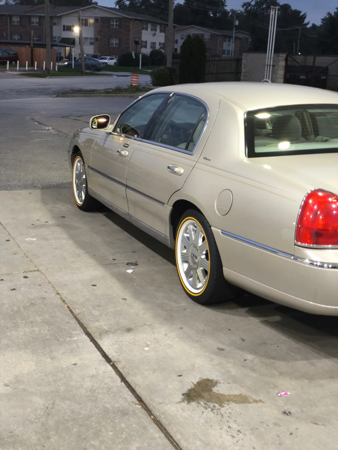 2004 Lincoln Town car - photo 5