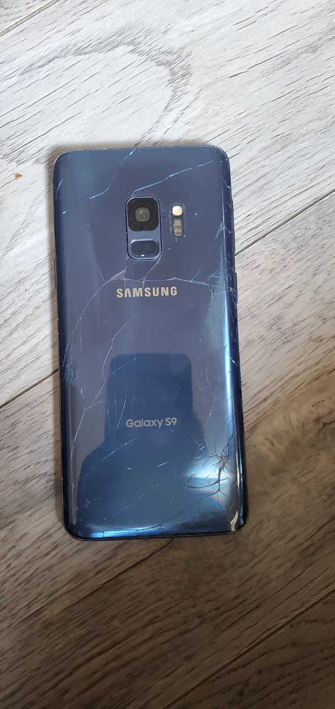 Broken Samsung S9 Color Blue
