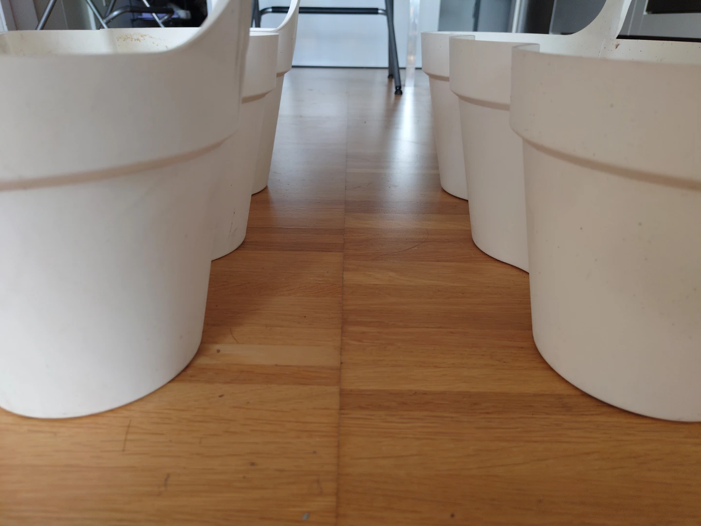 Stackable White Planters (Set of 2) - photo 4
