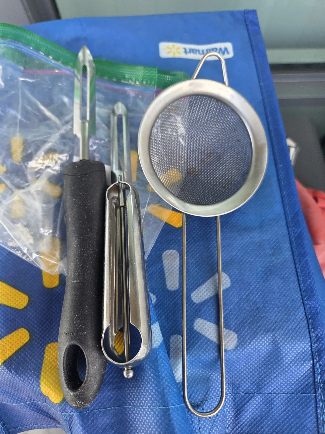 Kitchen Gadget Set: Peelers and Strainer - photo 3