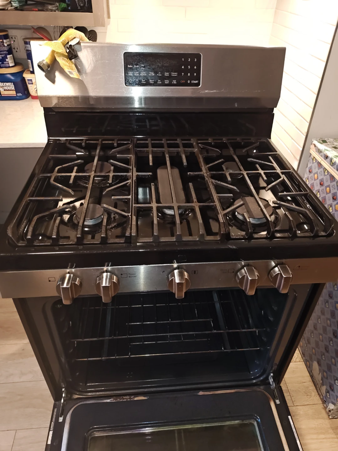 Frigidaire Gas Range Oven - photo 2
