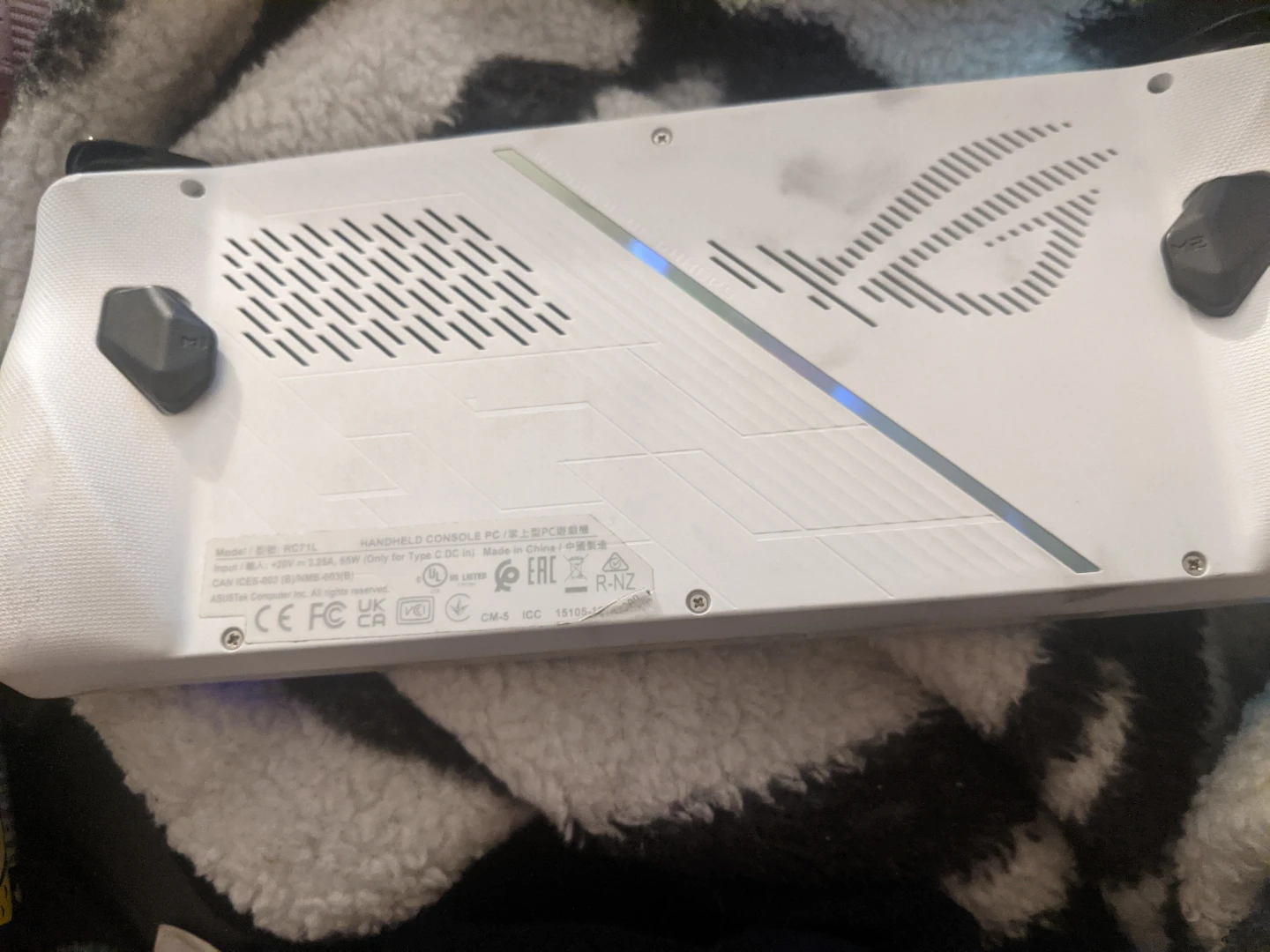ASUS ROG Ally Handheld Gaming PC - photo 3