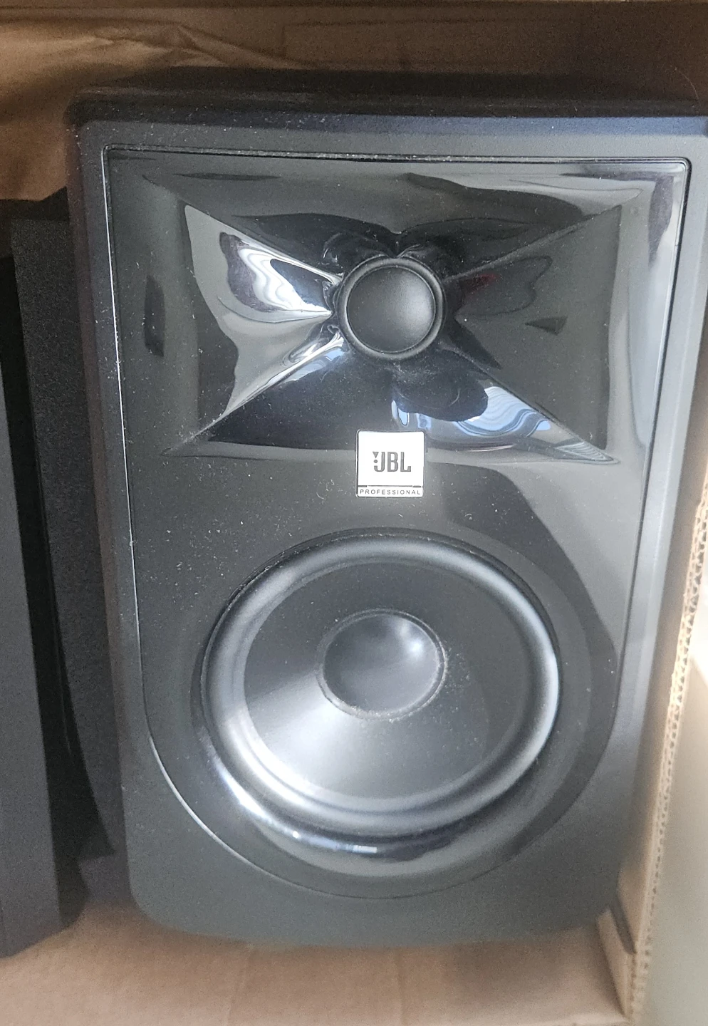 2 JBL Professional Studio Monitors, Black, 5-Inch (305PMKII)