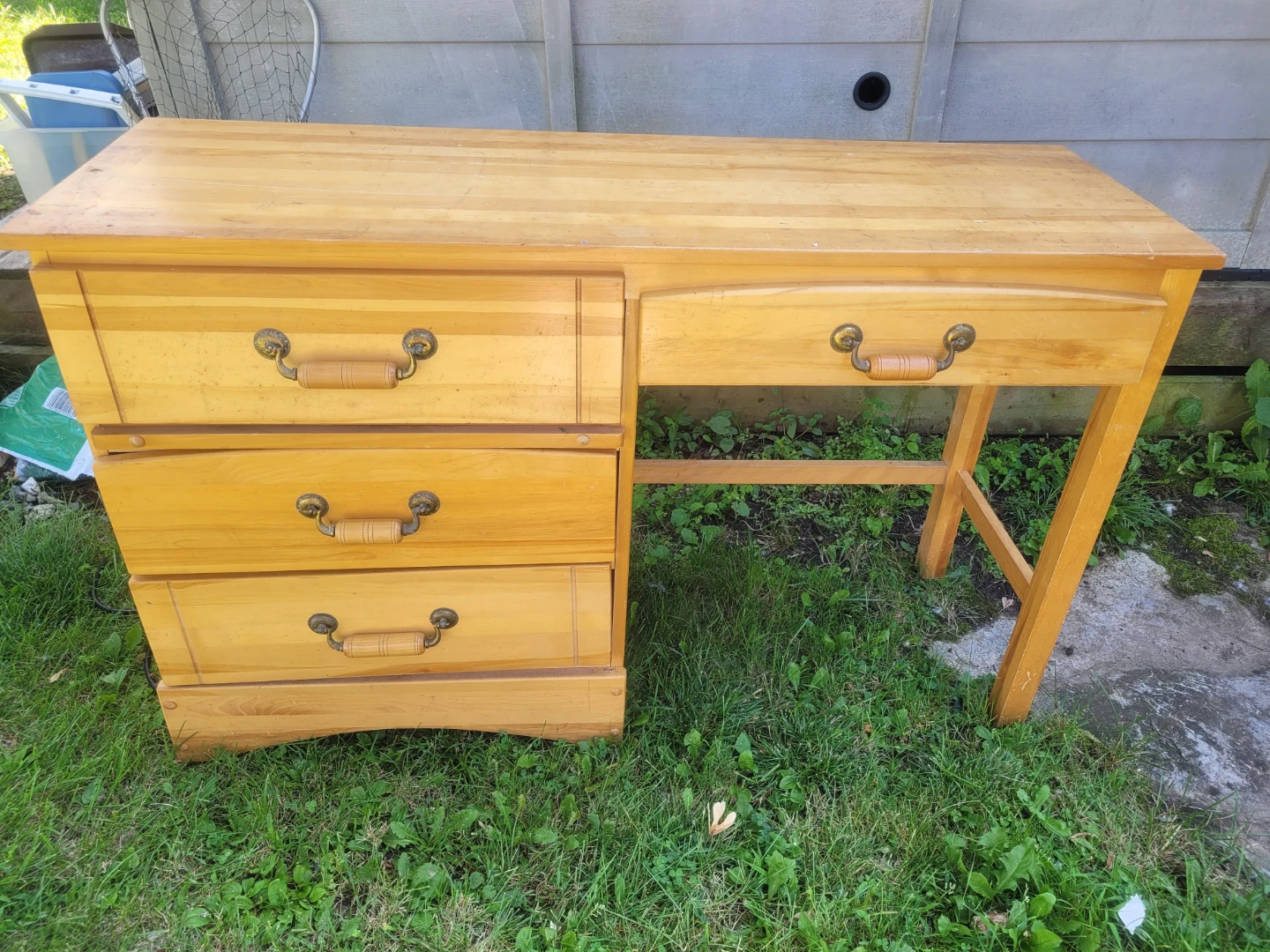 Free desk