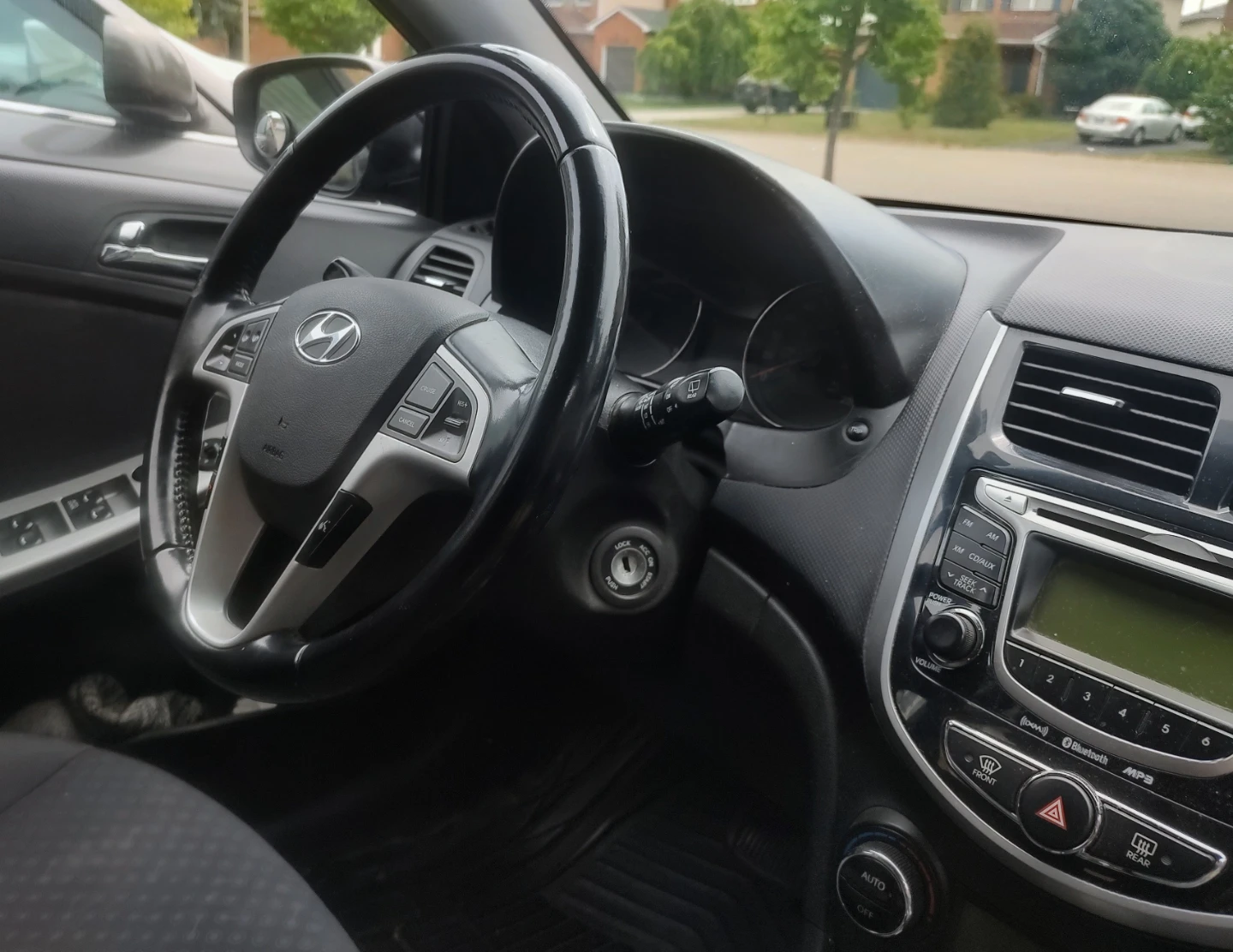 2013 Hyundai Accent GLS hack back - photo 2