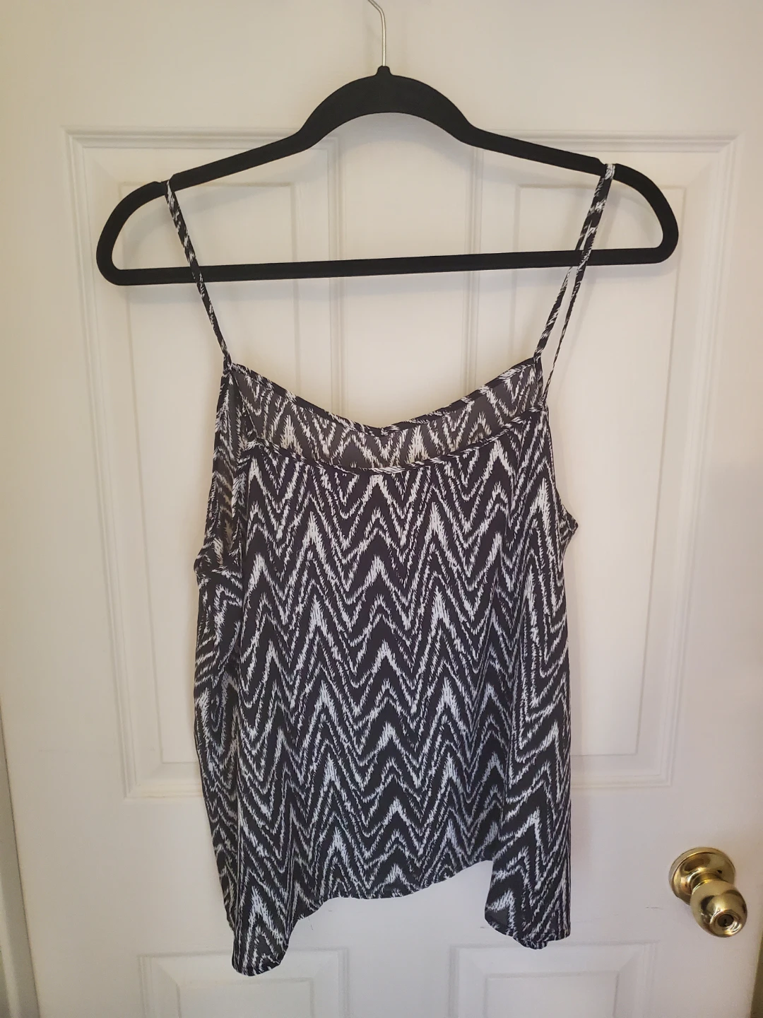 Black & White Silky Cami... Like New - photo 2