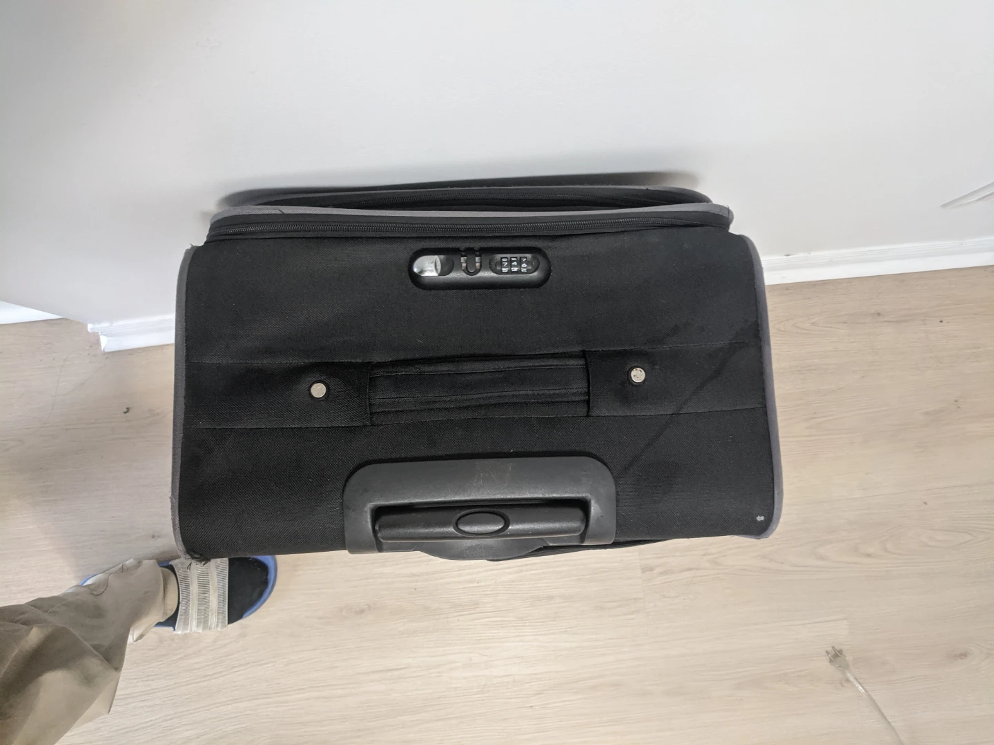 Old Black Wheels Suitcase - photo 3