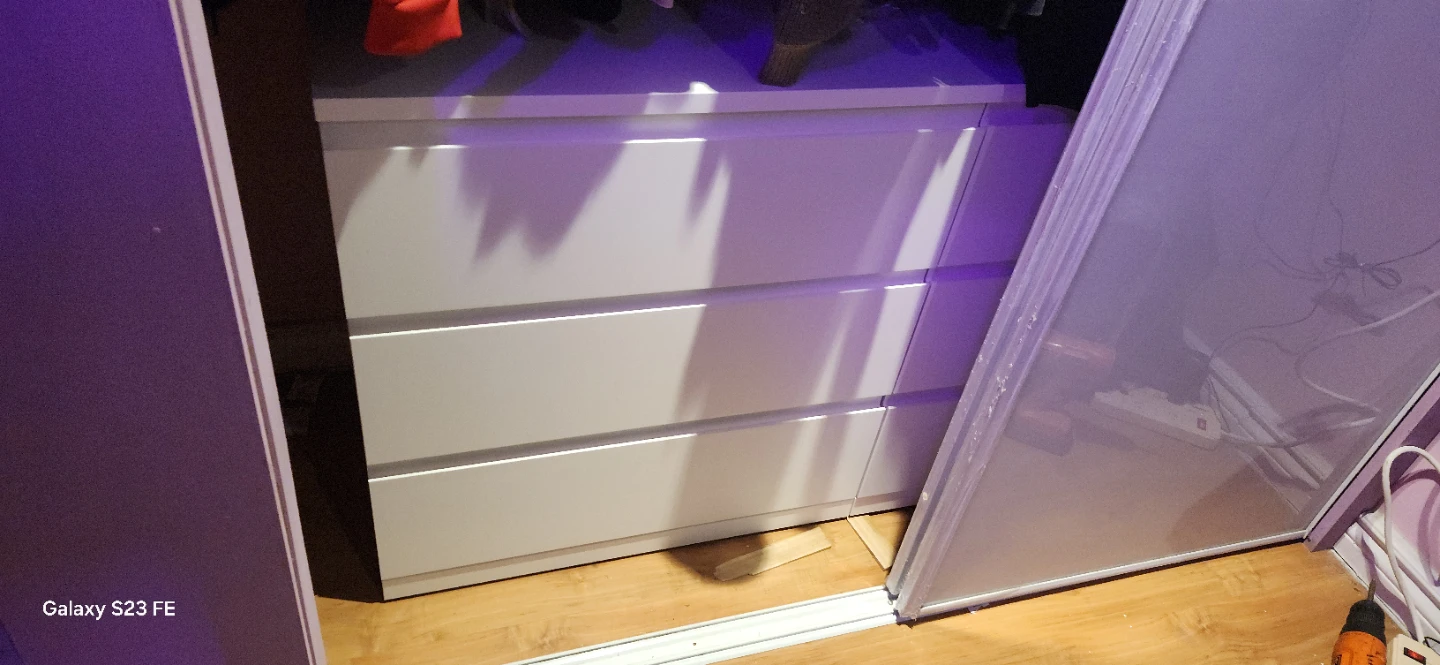 Brand new three days old, STORKLINTA 6-drawer dresser,white. - photo 3
