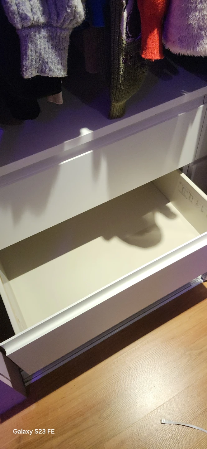 Brand new three days old, STORKLINTA 6-drawer dresser,white. - photo 5