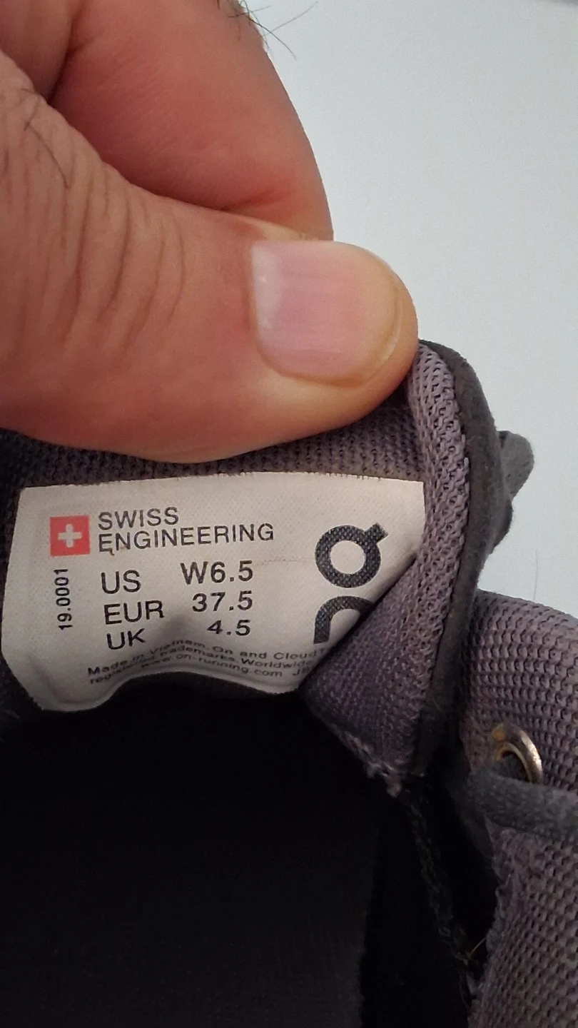 On Cloud Running Shoes size 6.5 - photo 5