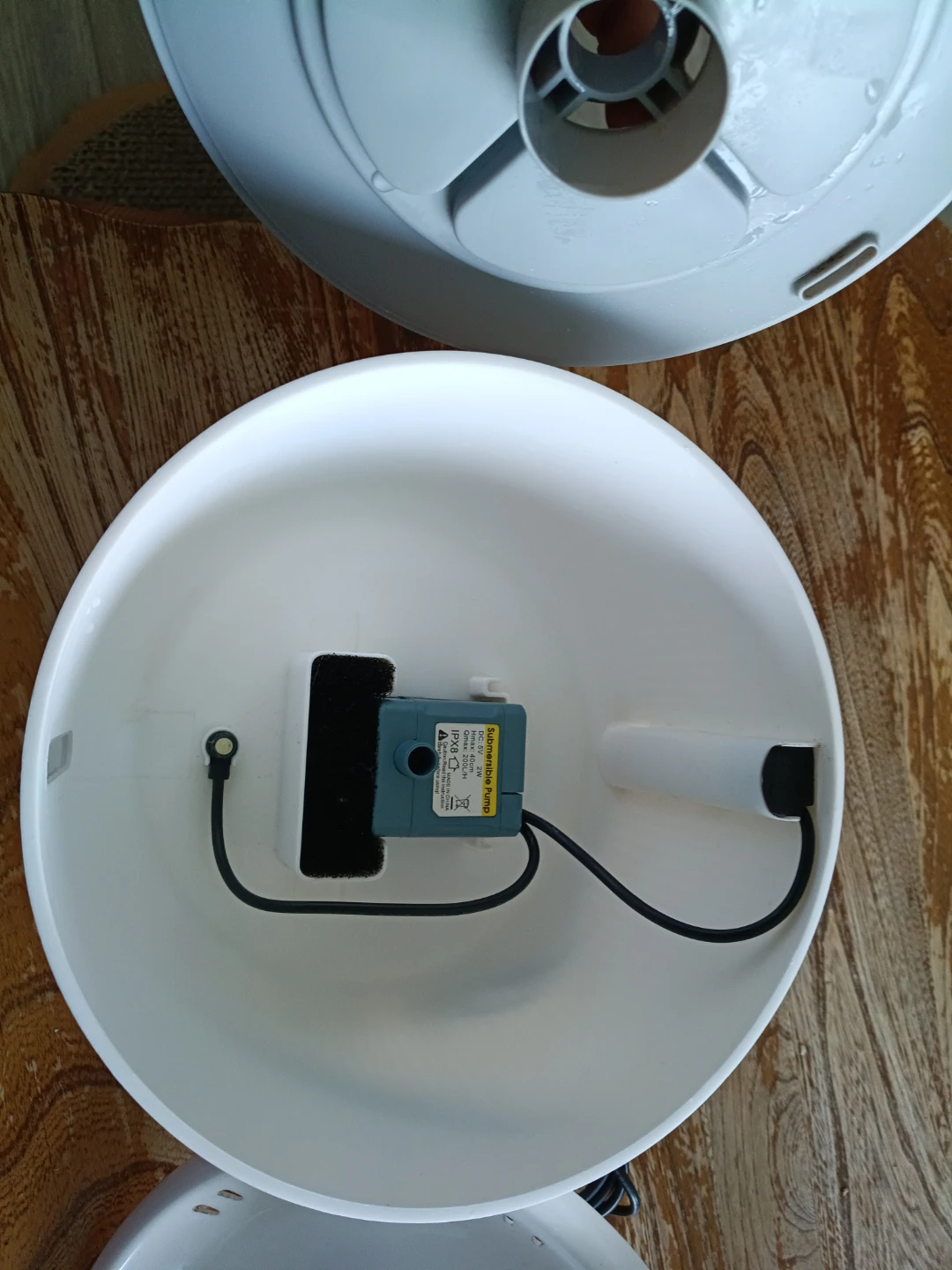 White Pet Water Fountain with USB Cable - photo 4