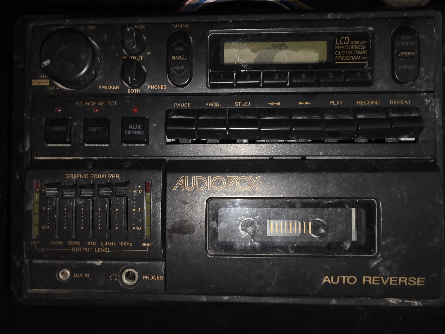 AUDIOVOX Auto Reverse Cassette Player with Graphic Equalizer