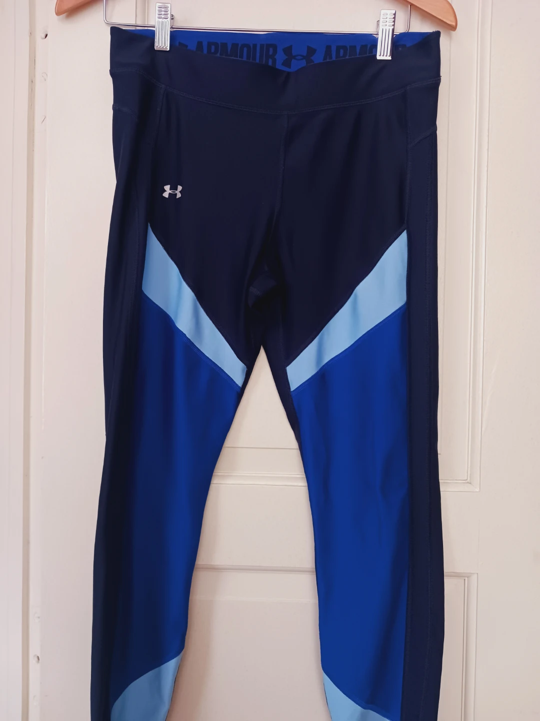 Under Armour Blue Colorblock Leggings. L.