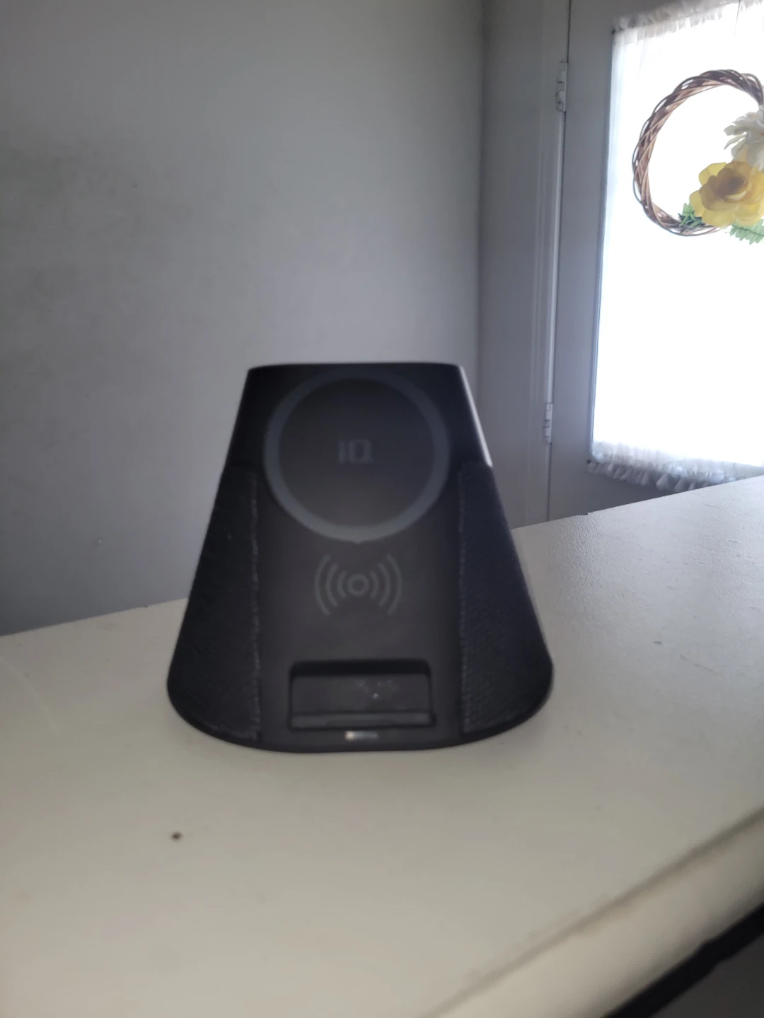 iQ Wave bluetooth speaker and wireless charger