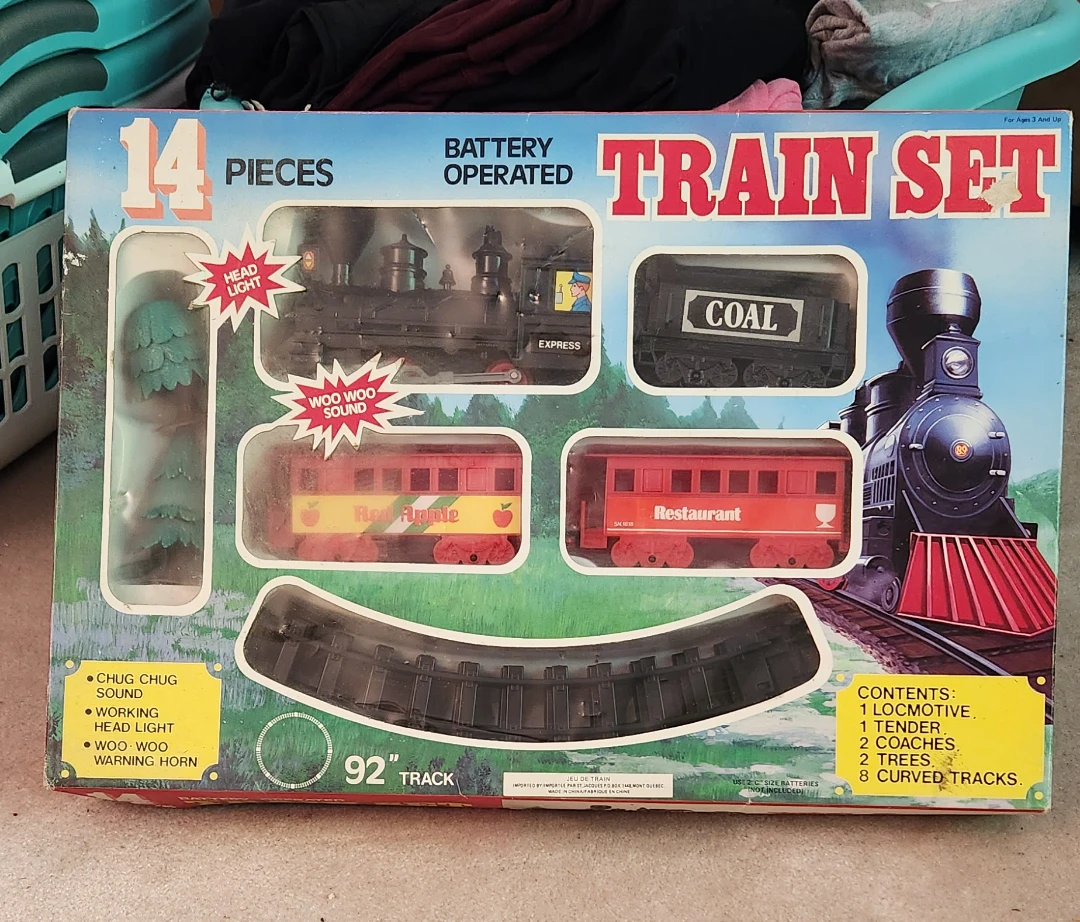 New Vintage 14 Piece Battery Operated Train Set in box
