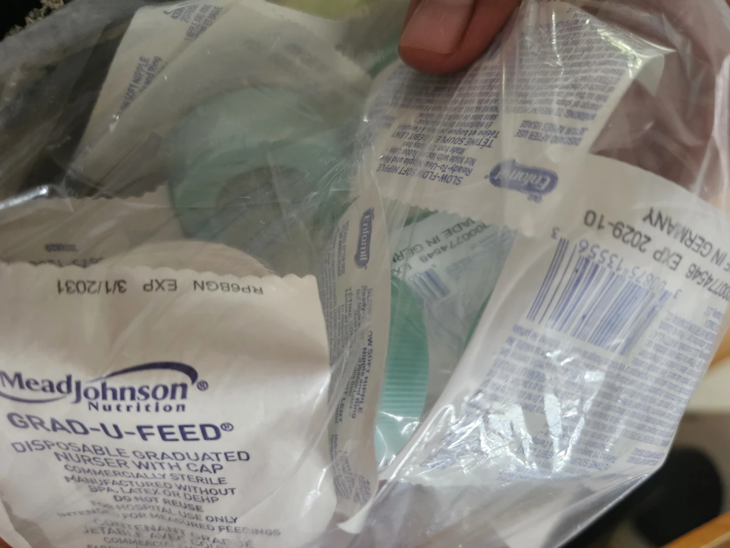 Mead Johnson Grad-U-Feed Disposable Nurser with Cap - photo 3