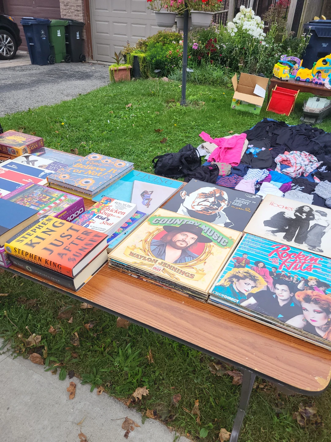 GARAGE SALE - photo 4